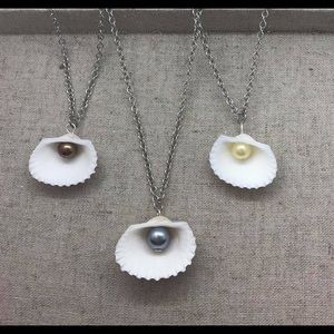 hand drilled seashell with pearl pendant necklace